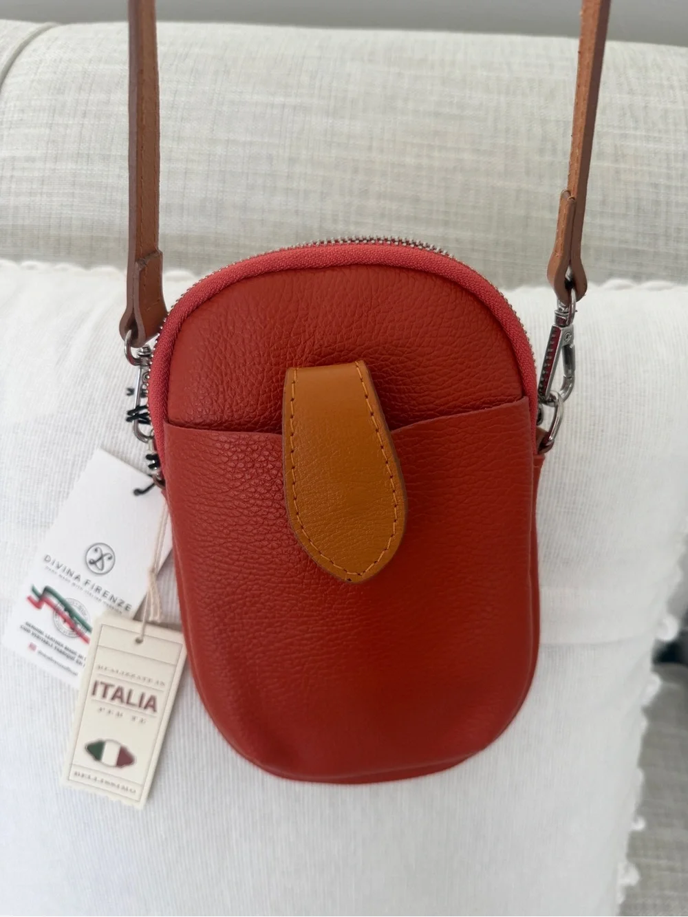 NWT Very Popular very high Quality Davina Firenze bag!  Leather Crossbody Super!